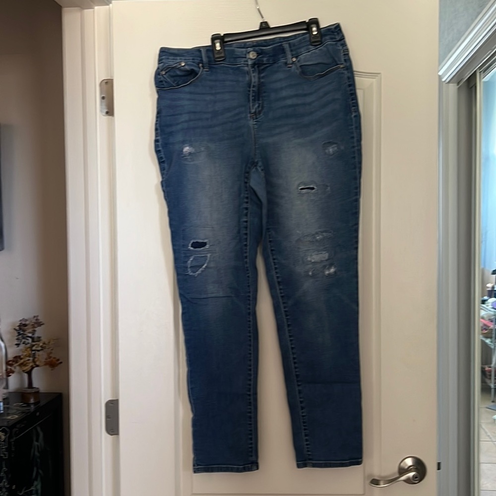 Chico’s distressed jeans size 2